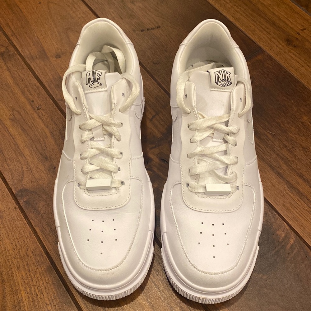 Nike Air Force 1 Pixel